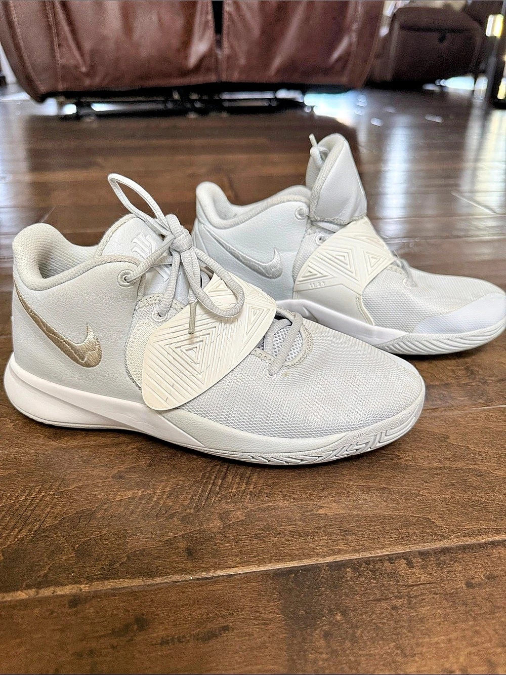 Nike Kyrie Basketball Shoes White US 7Y